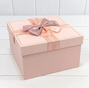 Коробка 21*21*12,3 см персиковая  с бантом