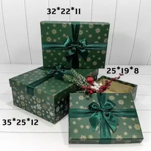 Коробка 35*25*12 см "Снежинки" зеленая