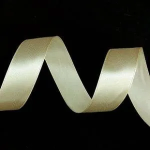 Лента атлас бежевый 7мм*22,85м 147-07