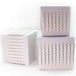 Коробка 25,5*20*18 см КУБ белый "Резные зигзаги"