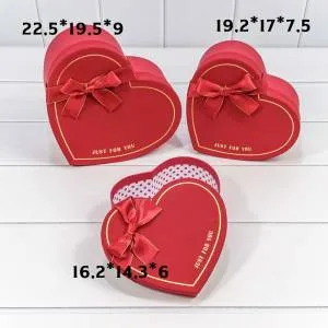 Коробка 22,5*19,5*9 см. сердце с бантом, красная